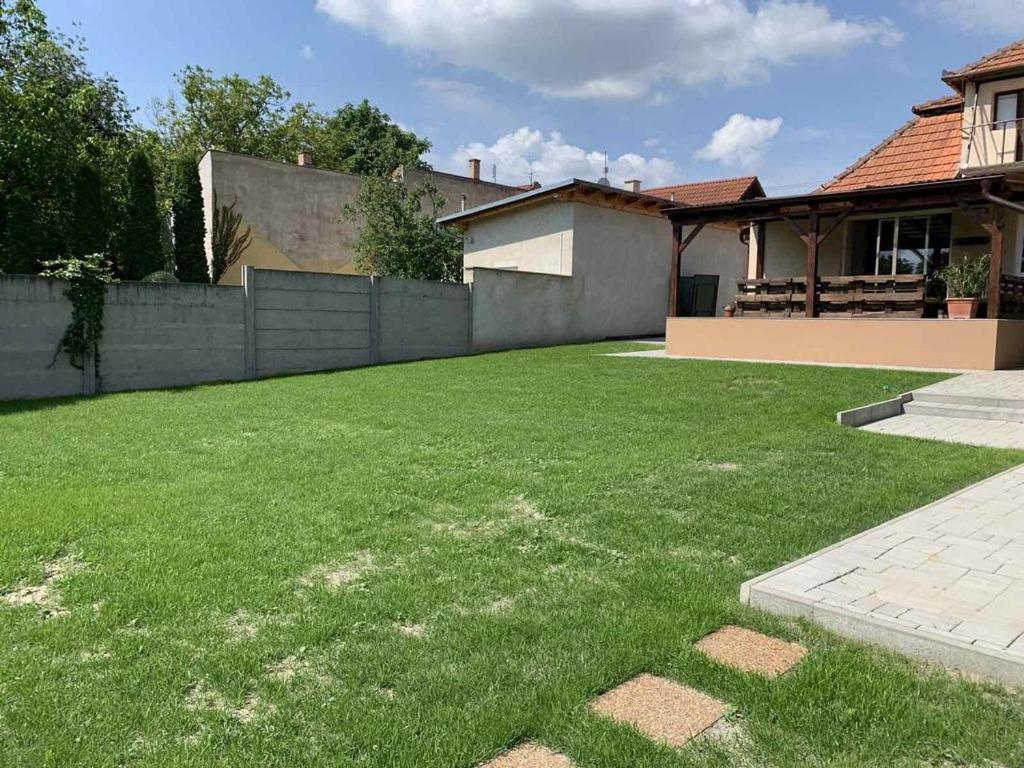 Villa Dom Marhula Štúrovo Exterior foto